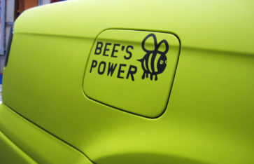 Оклейка пленкой Subaru B4 (Пчёла). Желтый тактильный мат.