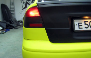 Оклейка пленкой Subaru B4 (Пчёла). Желтый тактильный мат.