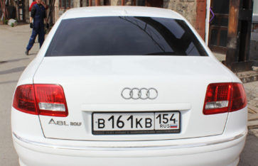 Audi A8 белый металлик