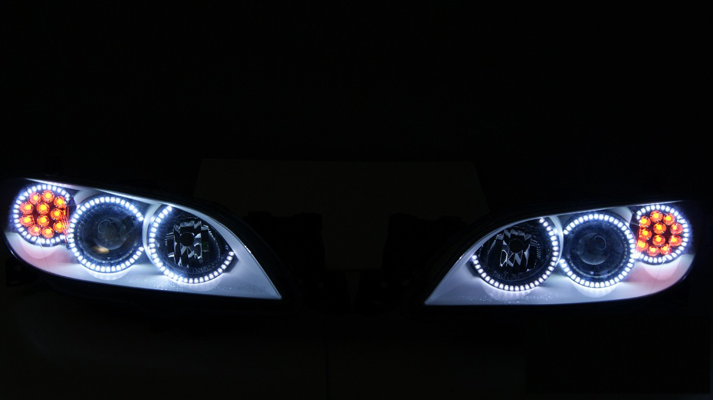 Led eyes. Ангельские глазки на Elantra j3 (фара в сборе). Мазда 2013 диодные глазки. Светодиодные кольца в фары Elantra XD. Ангельские глазки и диодный поворотник Logan 2.