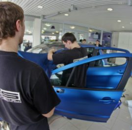Работа с дилером.  Peugeot 308 в синий матовый металлик.