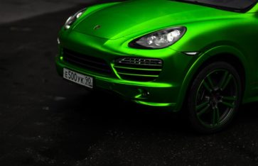 Porsche Cayenne. Зеленый матовый хром. Re-styling Москва.