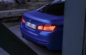 BMW 5-серии (f10) в пленку Arlon «Blue Aluminium».