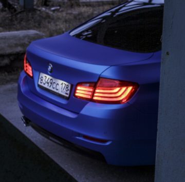 BMW 5-серии (f10) в пленку Arlon «Blue Aluminium».