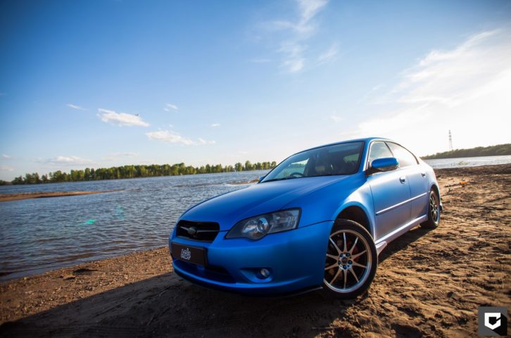 Subaru Legacy подарочная оклейка в синий матовый металлик