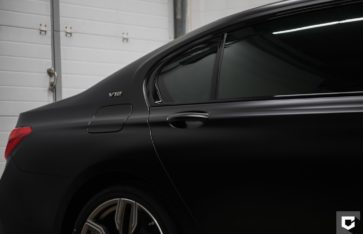 BMW M760 Li оклейка кузова матовой полиуретановой пленкой