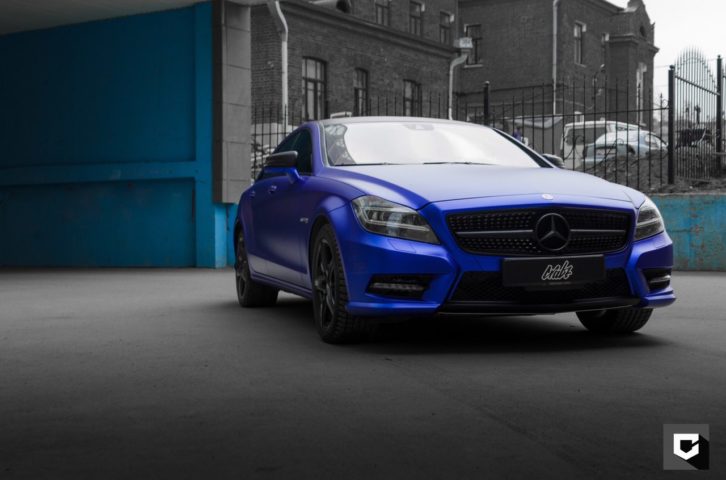 Mercedes-Benz CLS оклейка кузова пленкой синий матовой металлик