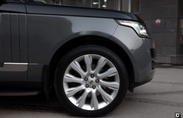 Range Rover «Оклейка бортов автомобиля серой пленкой»
