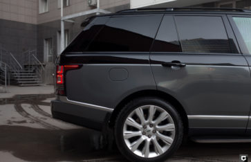 Range Rover «Оклейка бортов автомобиля серой пленкой»