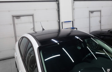 Ford Focus «Оклейка крыши черной глянцевой пленкой»