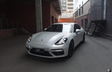 Porsche Panamera «Оклейка White Pearl Satin»