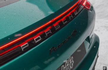 Porsche Panamera «Полная оклейка в Green Dark Green»