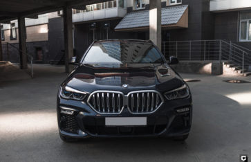 BMW X6 (Оклейка фронтальной части в глянцевый полиуретан)