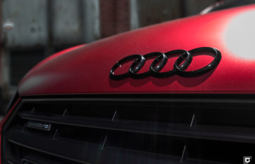 Audi TT (Полная оклейка в пленку с эффектом матового хрома)