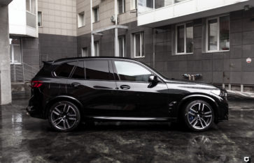 BMW X5M Competition (Полная оклейка в глянцевый полиуретан)
