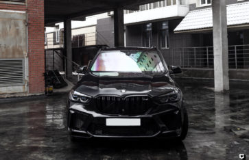 BMW X5M Competition (Полная оклейка в глянцевый полиуретан)